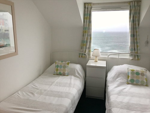 Clifftops Twin Bedroom